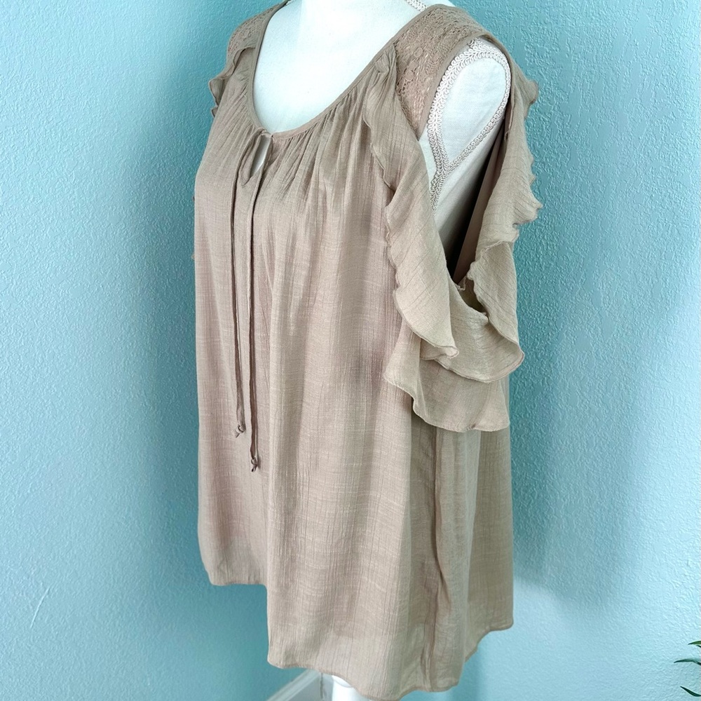 Alyx Cold Shoulder 0X Top Lace Shoulder Ruffle Sleeve Keyhole Front Blouse EUC